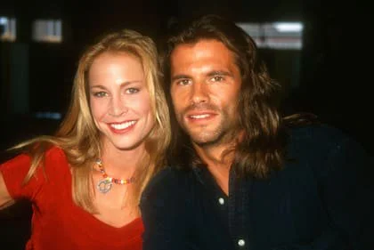 Lorenzo Lamas junto a Kathleen Kinmont, una de sus esposas
