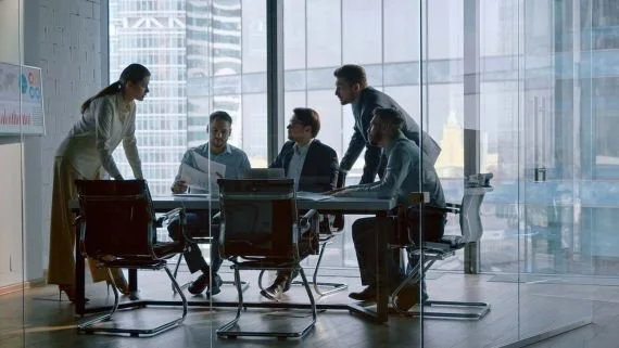 Inteligencia artificial en el trabajo: por qué las habilidades ganan terreno frente a los cargos tradicionales