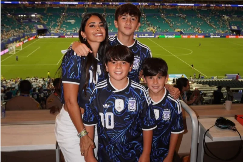Antonela Roccuzzo celebró el sufrido triunfo de la Argentina y compartió la foto familiar que ya es cábala
