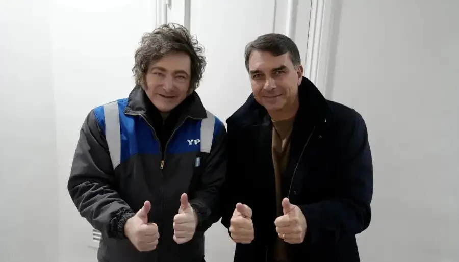 Javier Milei y Flávio Bolsonaro