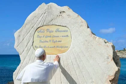 El Santo padre inauguró una placa dedicada a Francisco en el muelle Favaloro