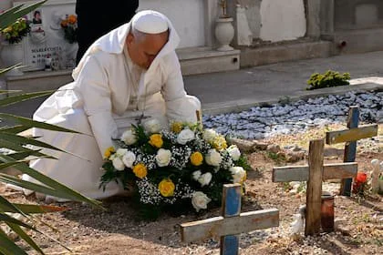 El tributo de León XIV en el cementerio