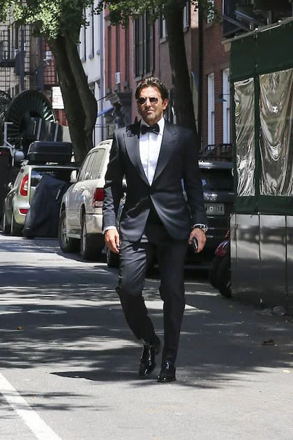Bradley Cooper fue fotografiado, muy elegante, en los alrededores del evento