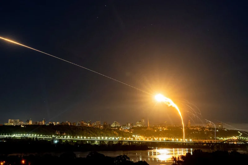 Rusia lanzó un nuevo ataque con misiles y drones sobre Kiev en la víspera de la cumbre de la OTAN
