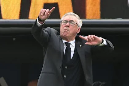 Con Carlo Ancelotti, Brasil tenía cierta ilusión, pero ante el golpe ahora se duda: del "Peor Mundial en 36 años" a "es el salario más alto de un entrenador de Brasil" pasan los primeros cuestionamientos de los medios locales.