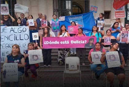 Estudiantes de magisterio, en una manifestación para exigir justicia por la desaparición de su compañera Delicia Mamani en Córdoba
