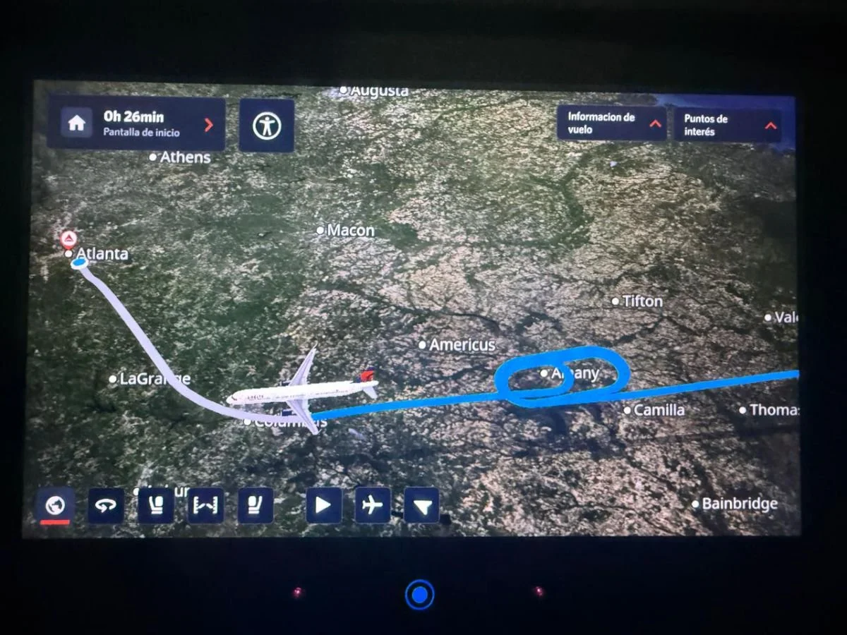 Diario de viaje: una hora de espera, una tormenta y la advertencia por el combustible: así fue el vuelo más largo del Mundial en Estados Unidos