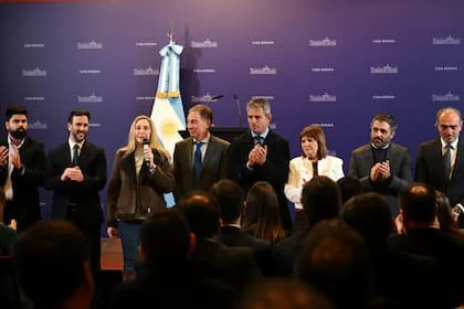 Fabián Fernández, Ignacio Devitt, Karina Milei, Diego Santilli, Martín Menem, Patricia Bullrich, Ariel Ferrentino y Lule Menem