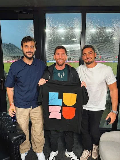 La nota que Leo Messi le dio a Occhiato y Diego Leuco antes de que empiece el Mundial (Foto: Instagram @nicoochiato)