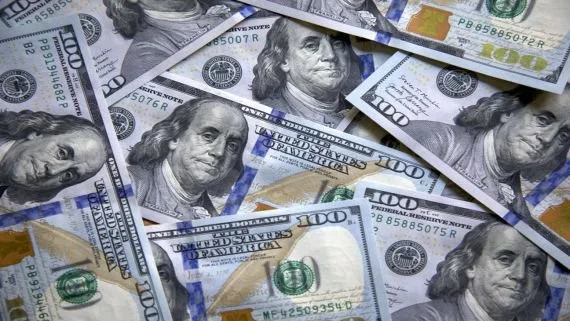 El dólar blue cerró en alza este lunes 6 de julio y el Banco Central volvió a comprar dólares