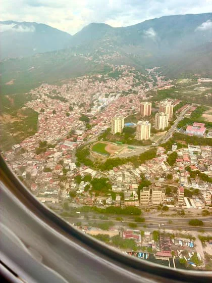 La vista de Caracas desde la ventanilla del avión