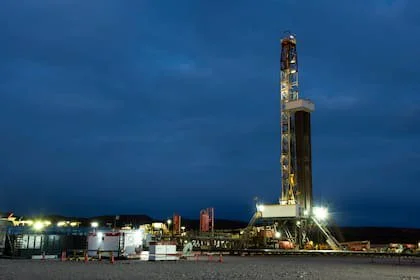 El secretario coordinador de Energía y Minería, Daniel González, recibió el informe que cuantifica la brecha de costos entre Vaca Muerta y el Permian