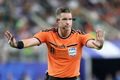 Letexier ya dirigió dos encuentros de la fase de grupos de este Mundial