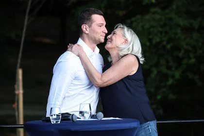 El entorno de Le Pen recibió con alivio la posibilidad de evitar el “plan B” que implicaba la candidatura de Jordan Bardella
