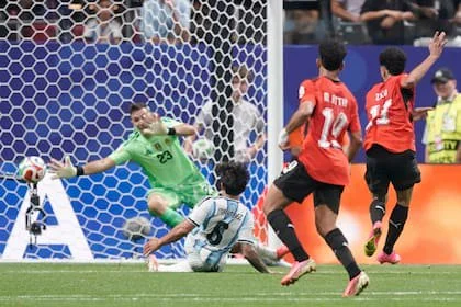 Argentina llegó a perder 2-0 a 16 minutos del final, pero reaccionó a tiempo y terminó dándolo vuelta