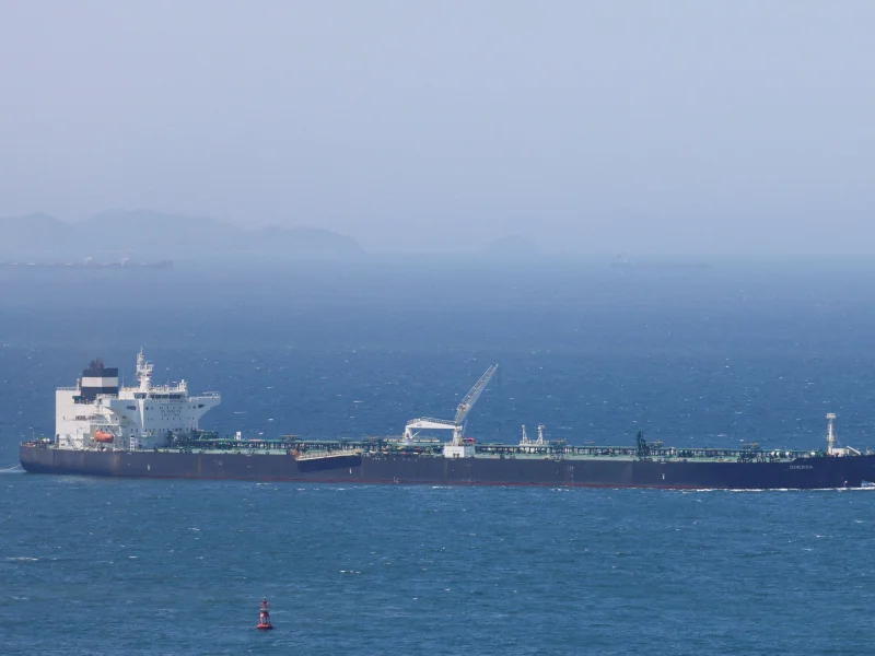 Estados Unidos lanza ataque contra Irán tras revocar la autorización para la venta de petróleo iraní