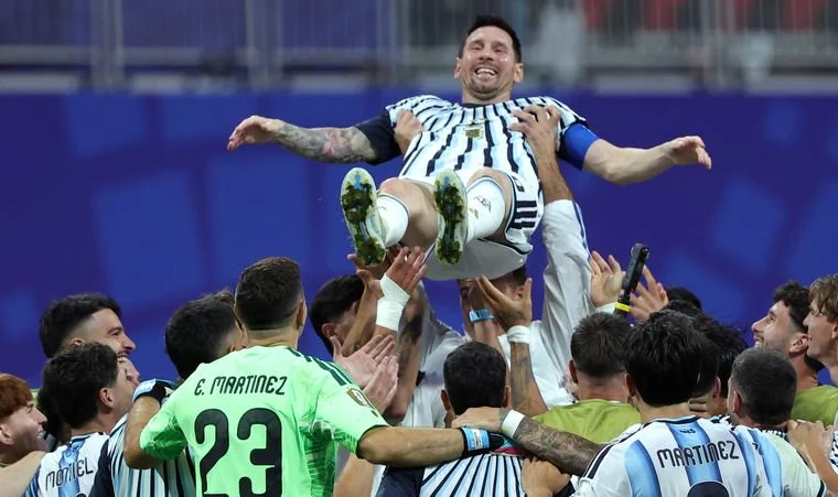 Messi marcó el empate y nuevamente fue figura en el agónico e histórico triunfo argentino.